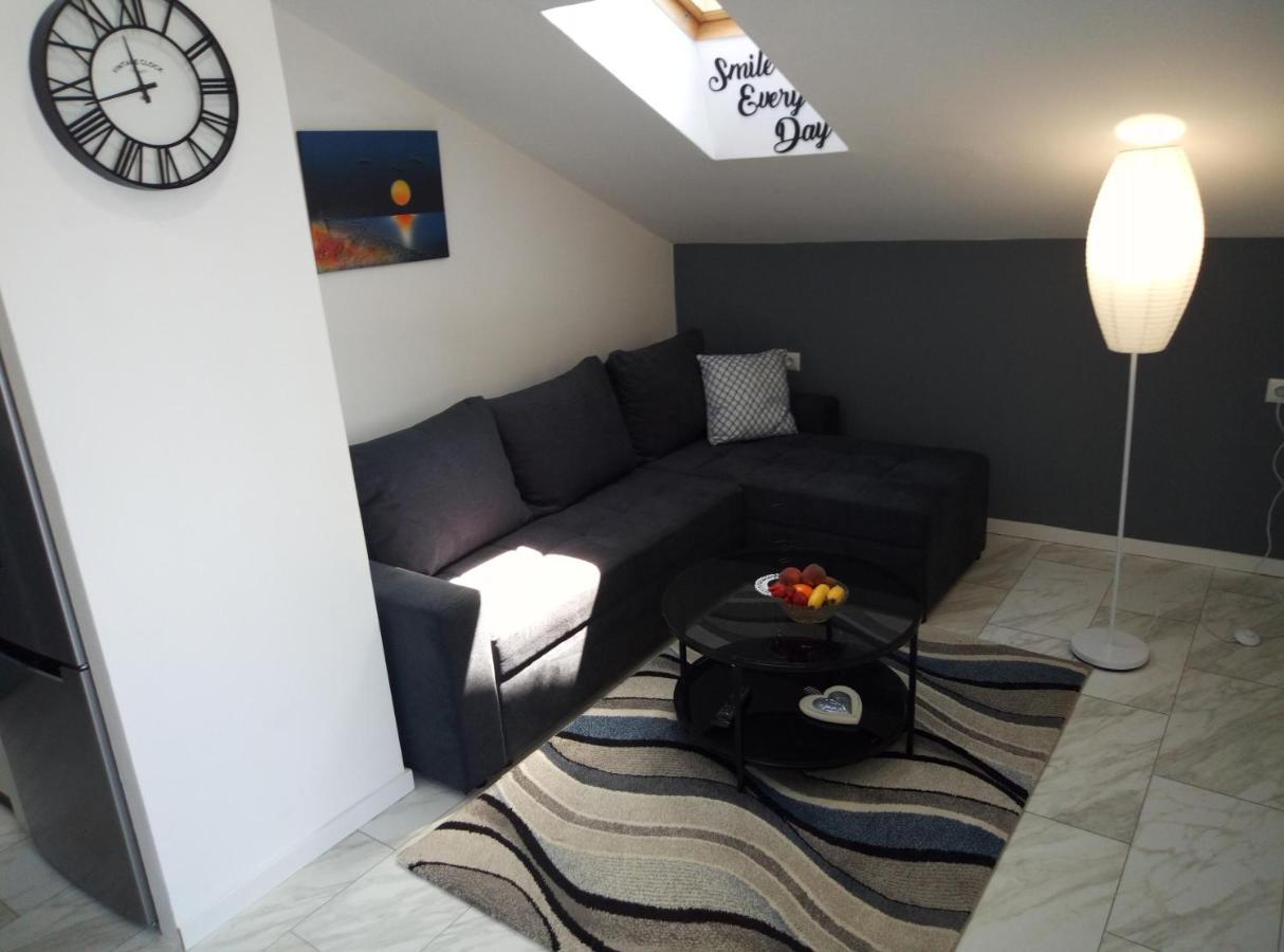 Apartman Prvi Red Do Mora Sveti Filip i Jakov Exterior photo